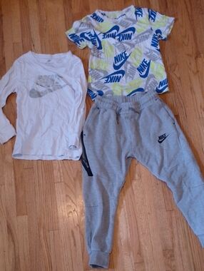 Nike Kids Bundle Joggers Long Sleeve T-shirt Age 6-7